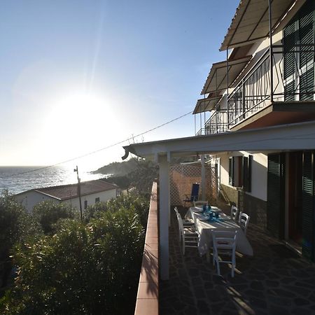 Appartamenti Cavoli - Vista Mare Con Terrazze, Clima E Posti Auto Spiaggia di Cavoli Екстер'єр фото