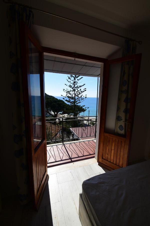 Appartamenti Cavoli - Vista Mare Con Terrazze, Clima E Posti Auto Spiaggia di Cavoli Екстер'єр фото