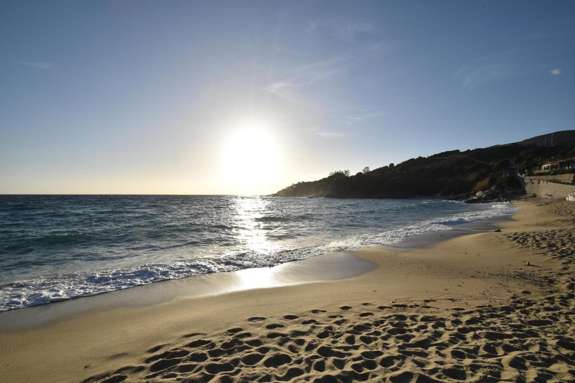 Appartamenti Cavoli - Vista Mare Con Terrazze, Clima E Posti Auto Spiaggia di Cavoli Екстер'єр фото