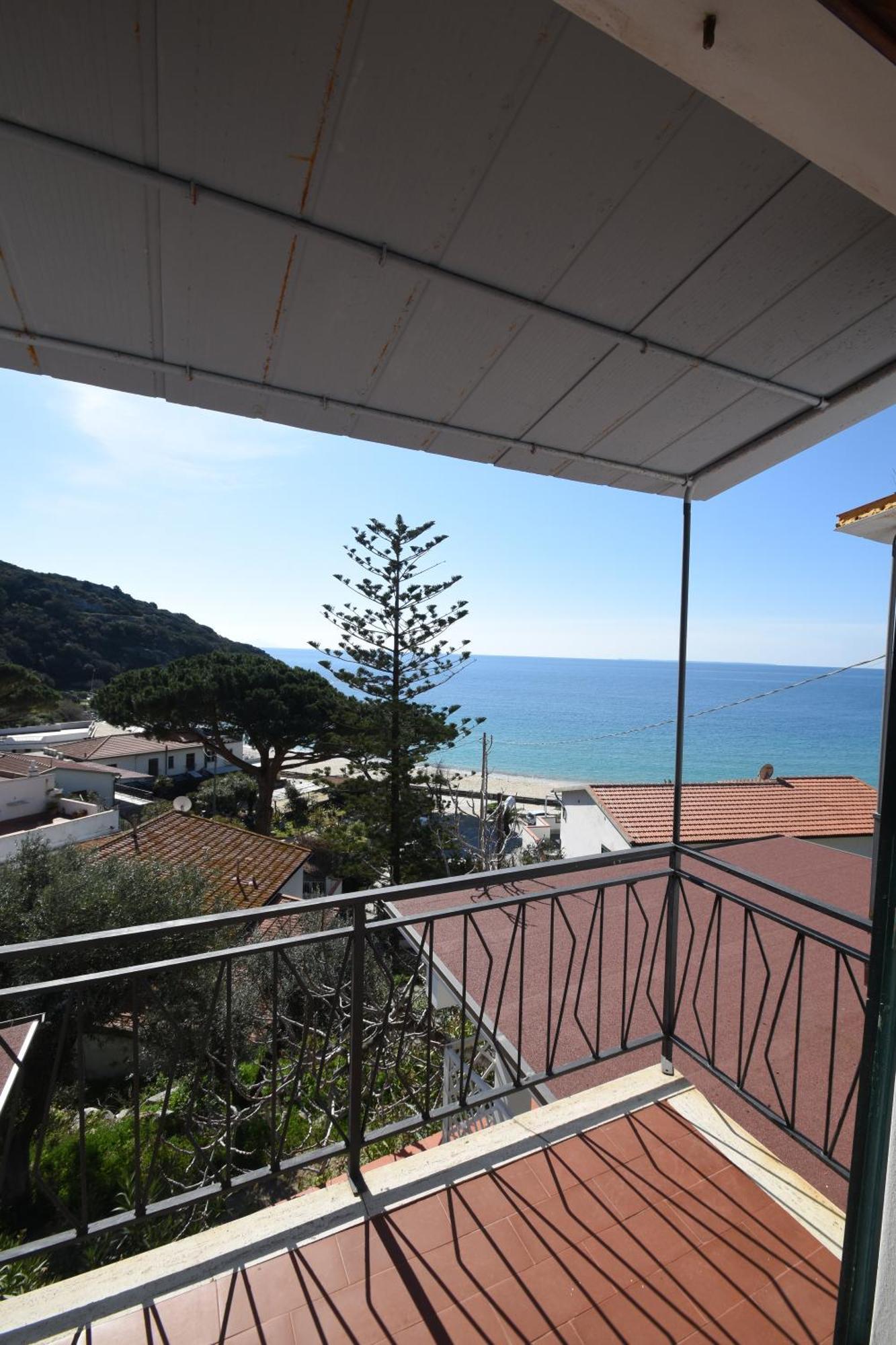 Appartamenti Cavoli - Vista Mare Con Terrazze, Clima E Posti Auto Spiaggia di Cavoli Екстер'єр фото